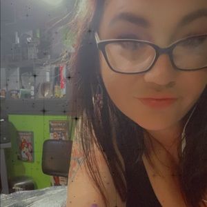 Meet your Posher, Roxanne